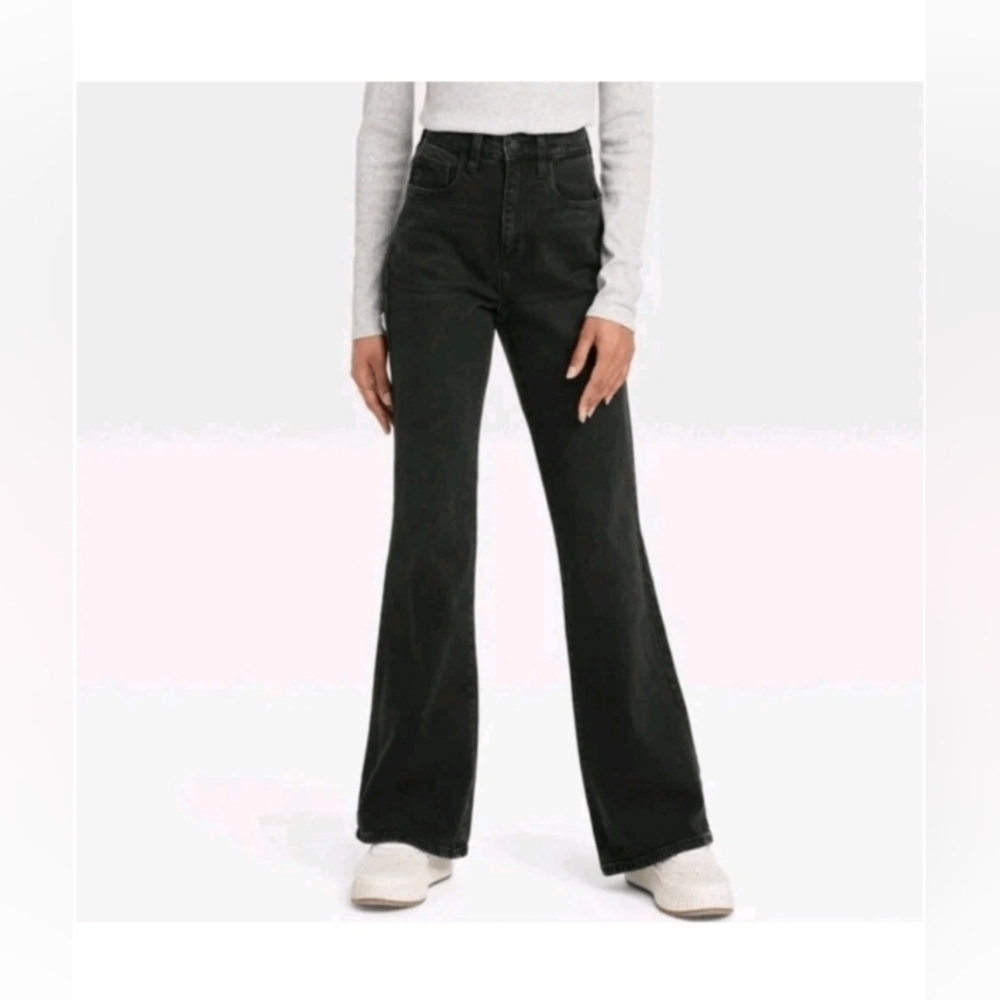 Universal Thread Women's High-Rise Flare Jeans Fitted Hip and Thigh Flared Leg